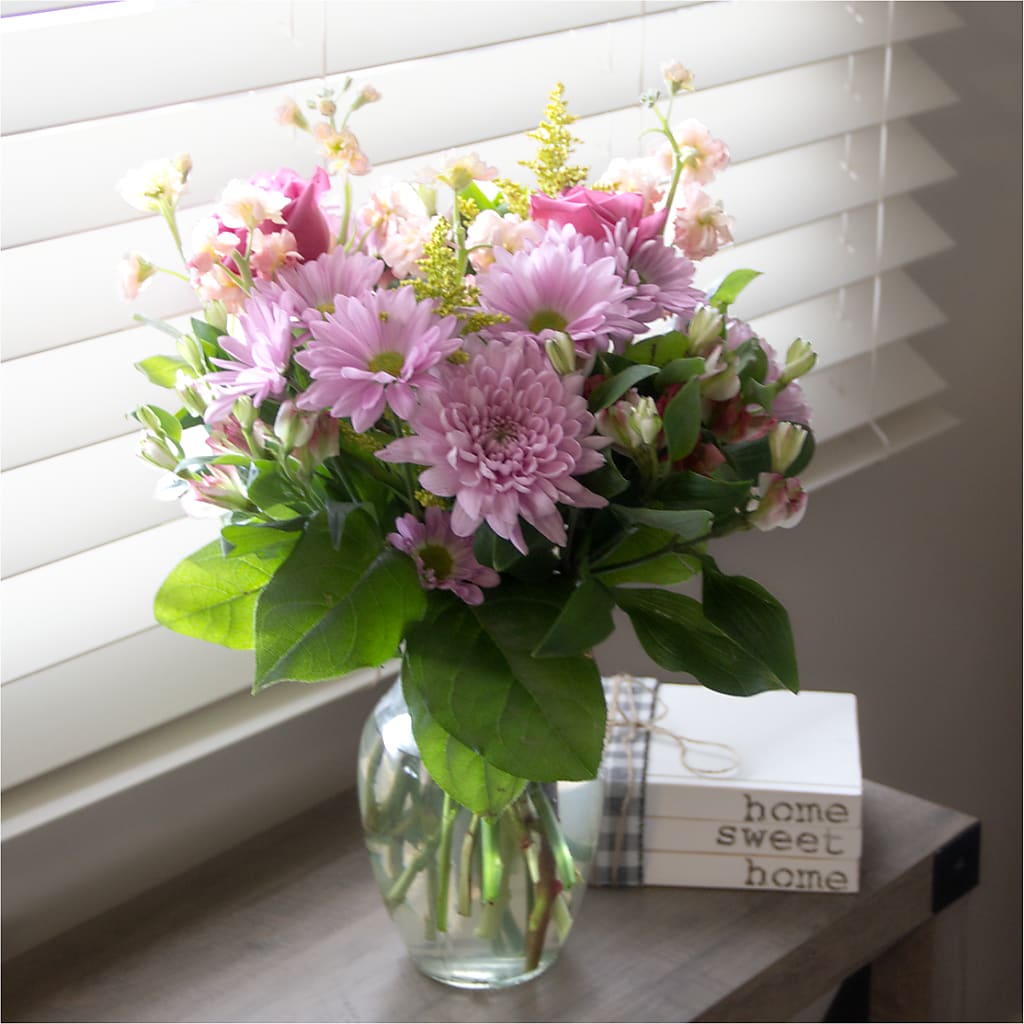 Pastel Tradition - A Florist Original – TED & DEBBIE'S FLOWER & GARDEN CENTER, Tulsa OK