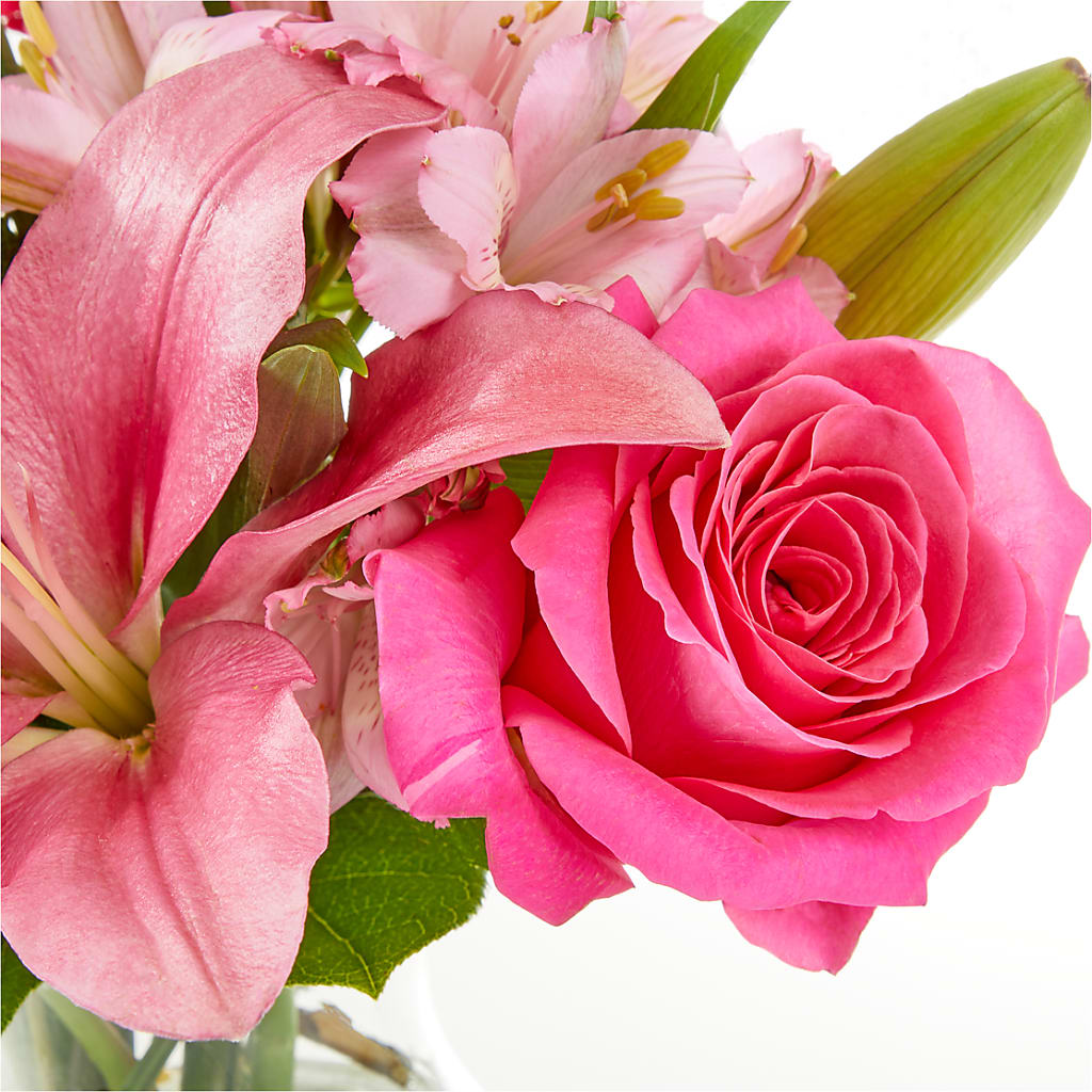 Lots of Love Bouquet – TED & DEBBIE'S FLOWER & GARDEN CENTER, Tulsa OK